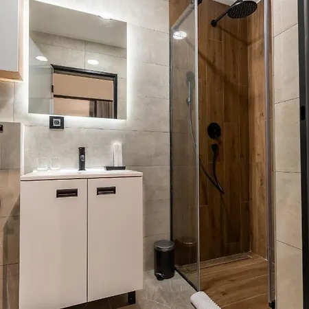 Silver Luxury Apartment *