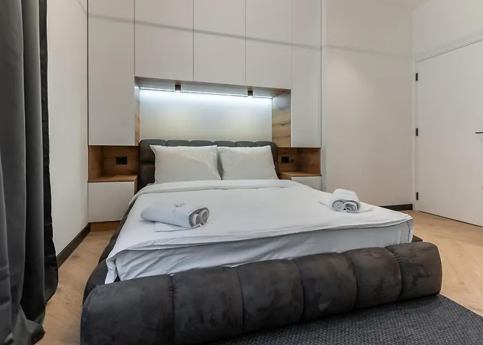 Silver Luxury アパート