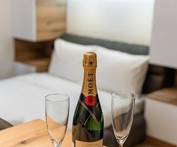 Silver Luxury Apartment *